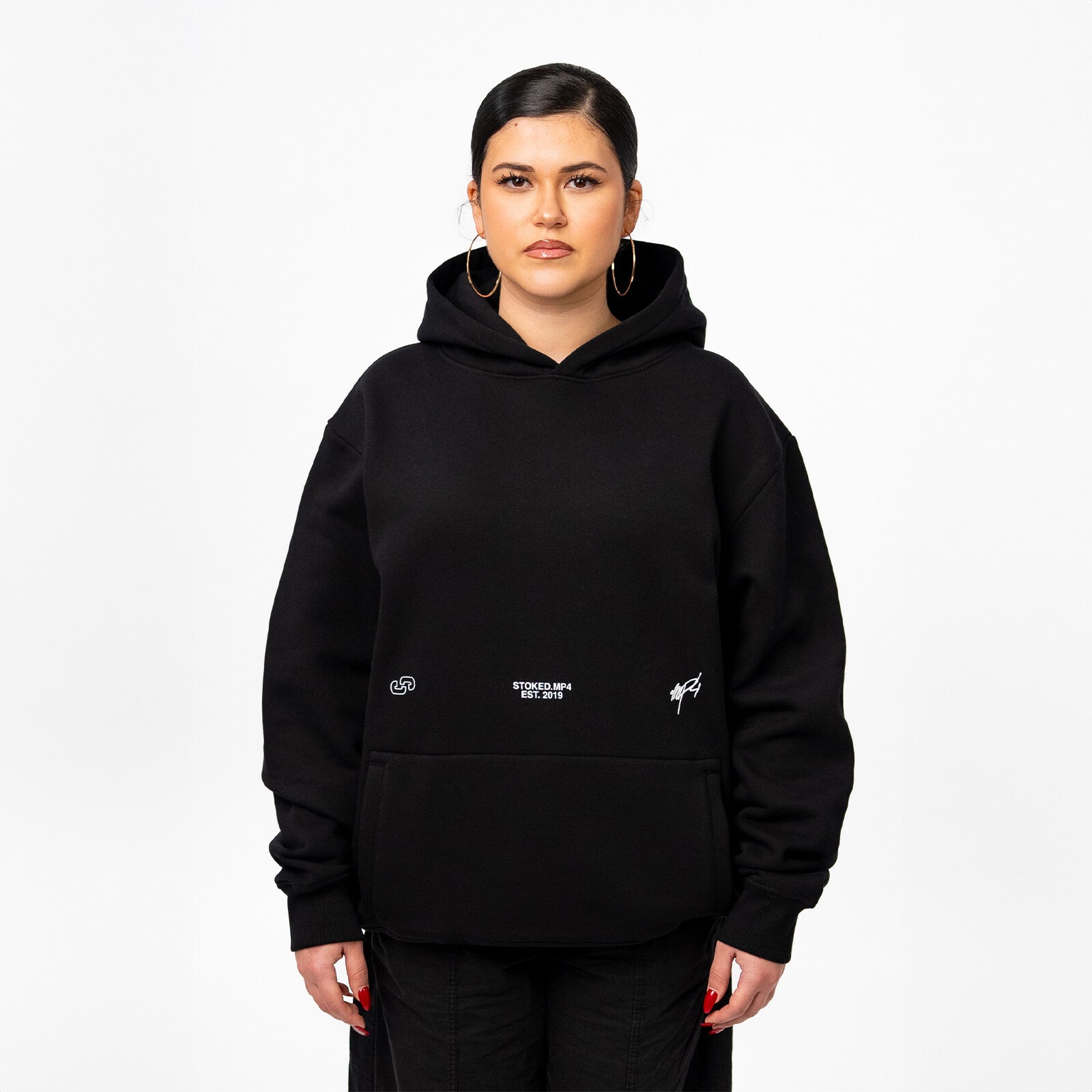 https://images.bravado.de/prod/product-assets/stoked/stoked/products/512148/web/531106/image-thumb__531106__3000x3000_original/STOKED_Basic-Hoodie-Black_Capsule-Collection_s512148_o5984182_a531106_v13086821.8356af36.jpg