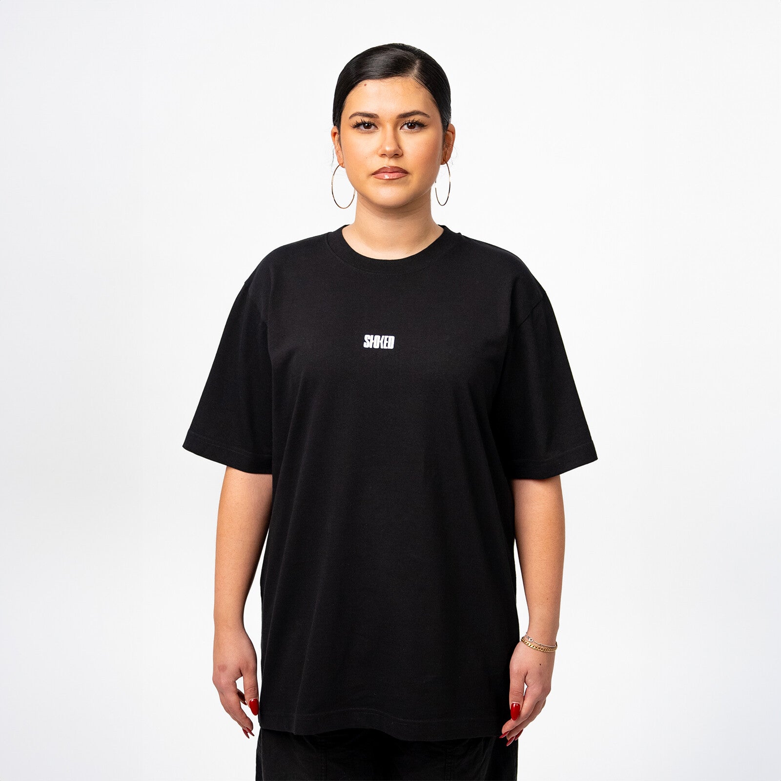 https://images.bravado.de/prod/product-assets/stoked/stoked/products/513745/web/531121/image-thumb__531121__3000x3000_original/STOKED_Basic-Shirt-Black_Capsule-Collection_s513745_o6502578_a531121_v13086841.dc4689ee.jpg